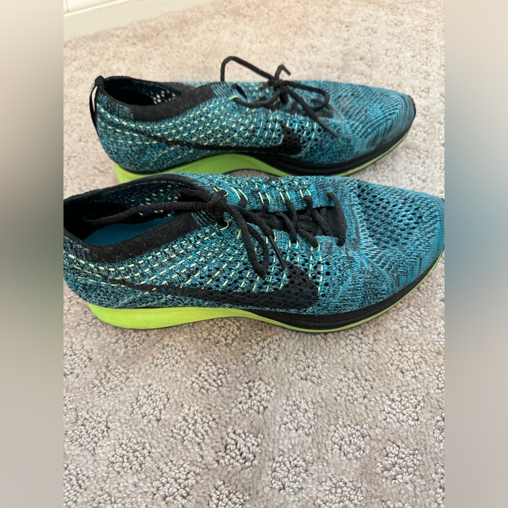 Nike Flyknit Men's Size 6 (Women's 8)